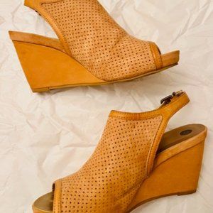 Dressbarn Camel Wedge